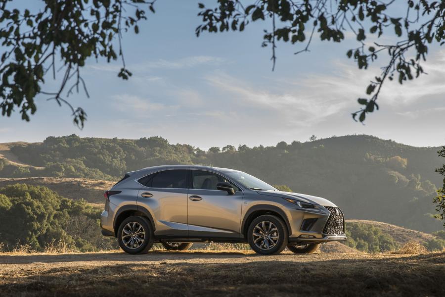  Lexus NX300 F-Sport 2017 года  (NA) (фото 29 из 41)